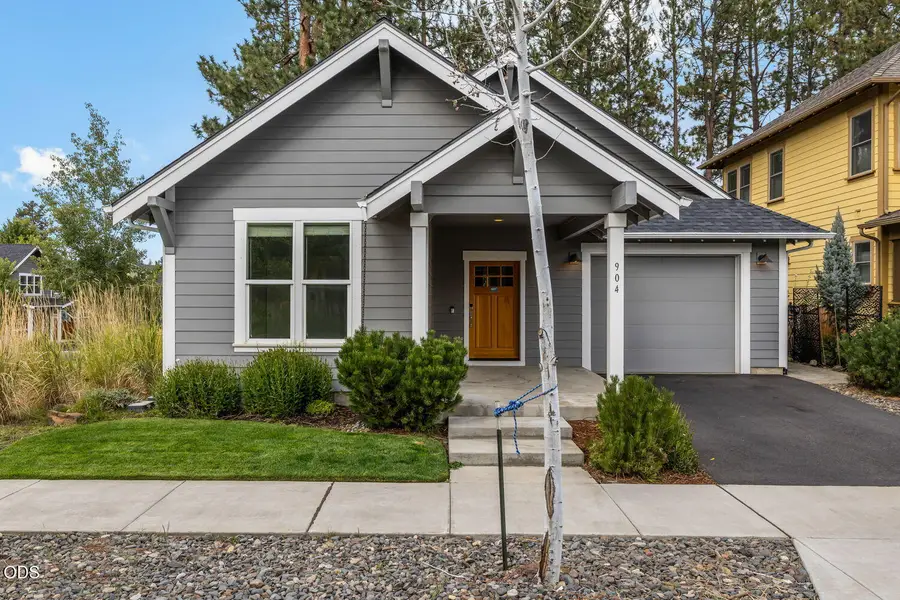 904 E Horse Back Trail, Sisters, OR 97759 - #2