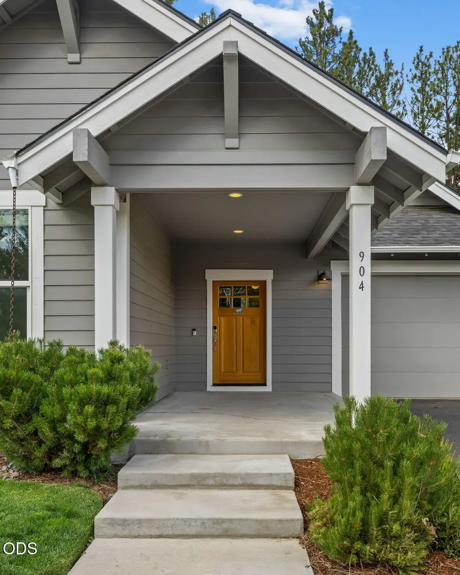 904 E Horse Back Trail, Sisters, OR 97759 - #3