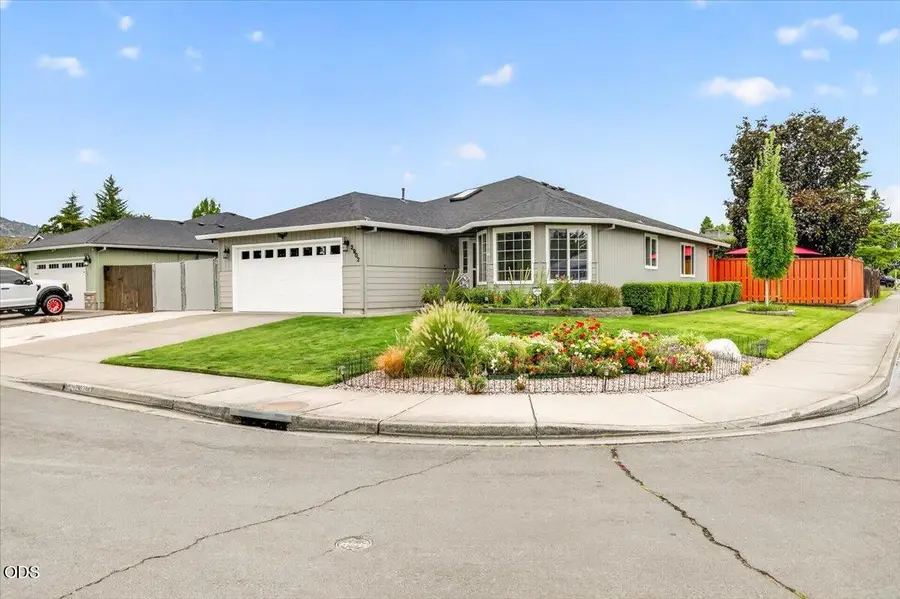 2902 Shasta Drive, Medford, OR 97504 - #2