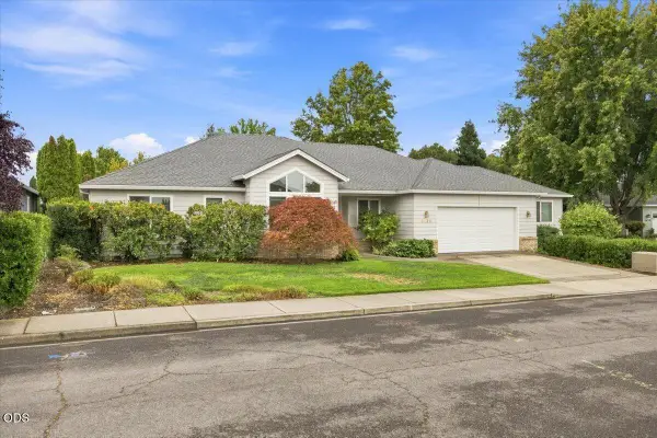 3436 Blue Blossom Drive, Medford, OR 97504