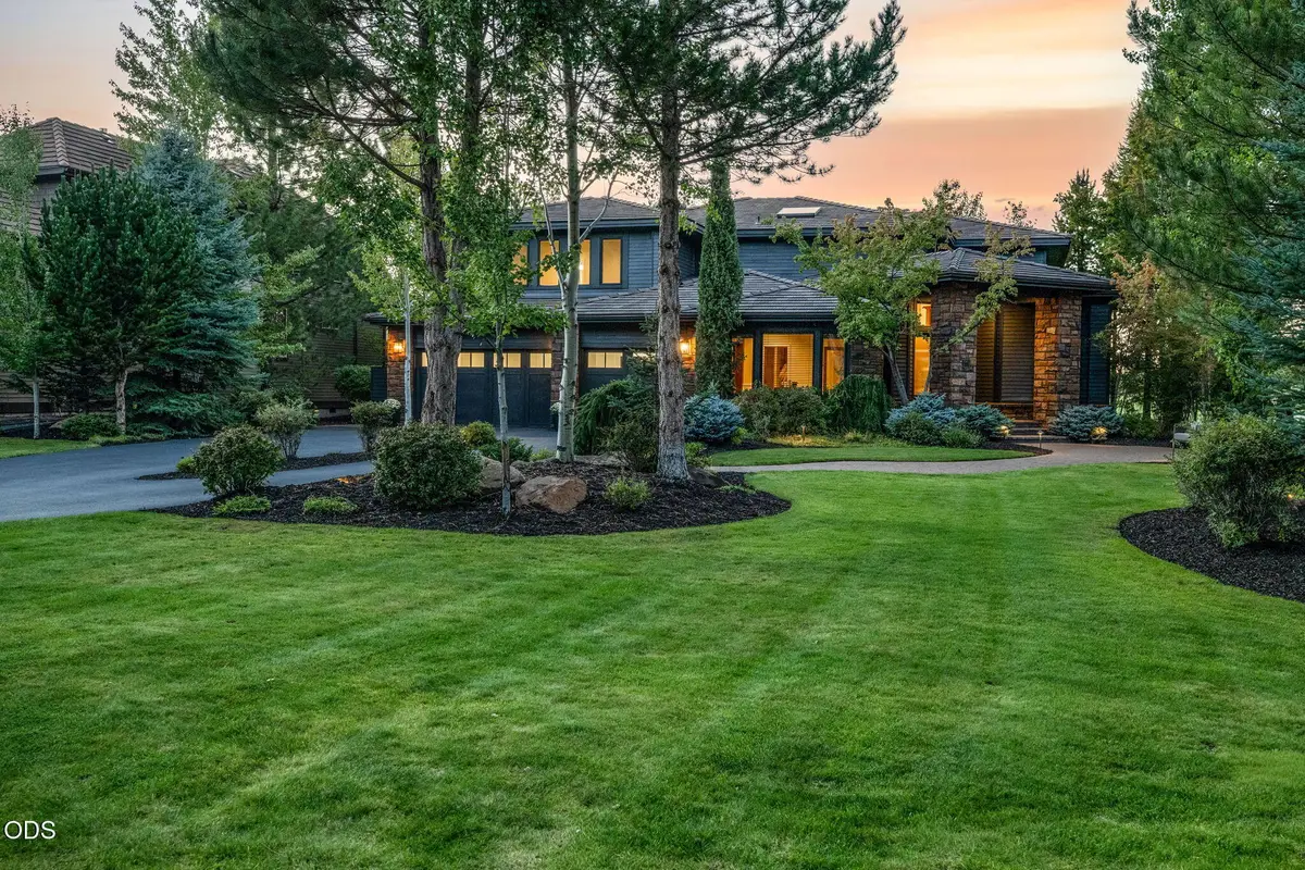 19275 Green Lakes Loop, Bend, OR 97702 - #1