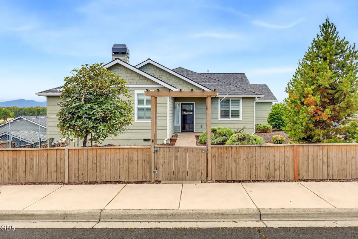 417 Echo Way, Eagle Point, OR 97524 - #1