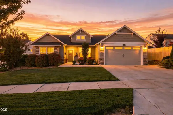 4737 SW Volcano Avenue, Redmond, OR 97756