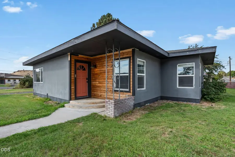 86 NE B Street, Madras, OR 97741 - #2