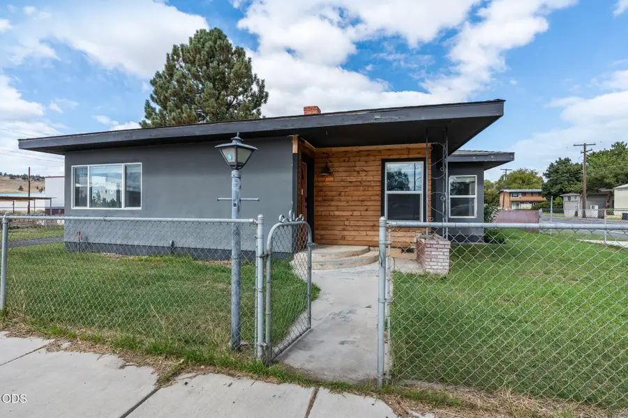 86 NE B Street, Madras, OR 97741 - #3