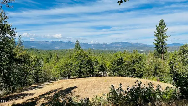 297 Arbor Ridge Drive, Grants Pass, OR 97527