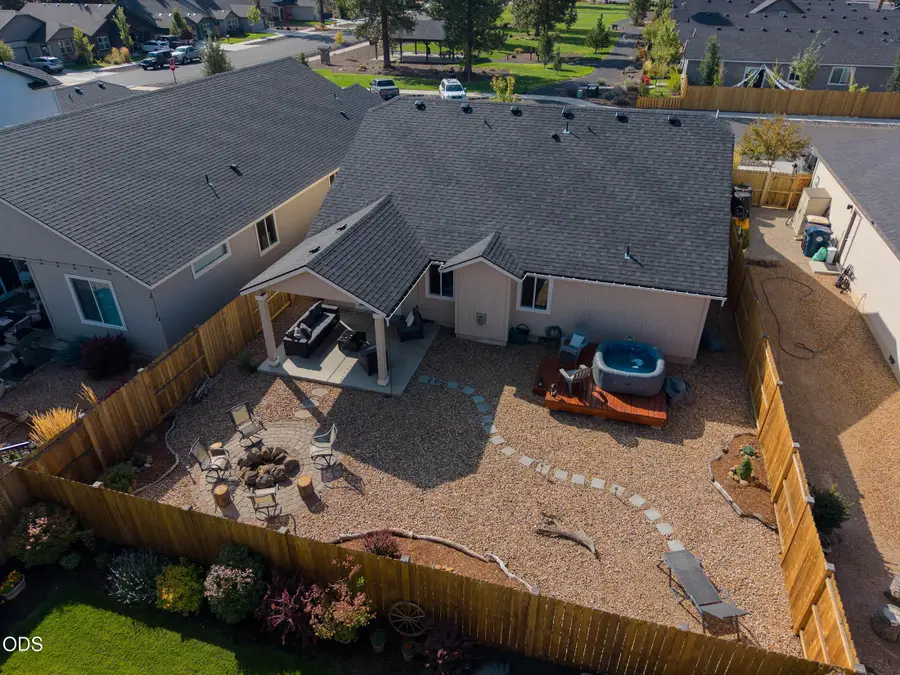 1822 W Kallberg Avenue, Sisters, OR 97759 - #2