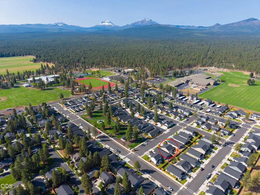 1822 W Kallberg Avenue, Sisters, OR 97759 - #3