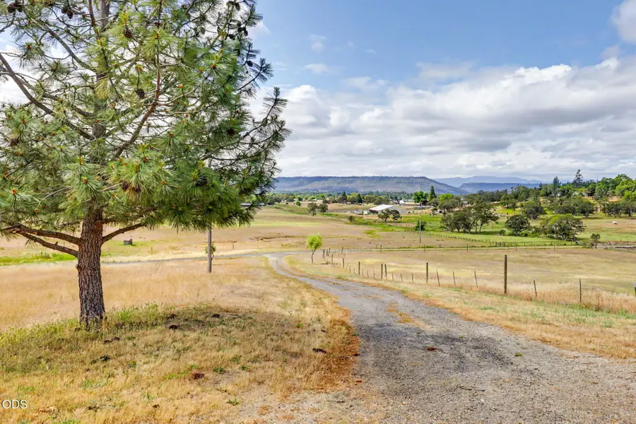 4272 Beagle Road, White City, OR 97503 - #2
