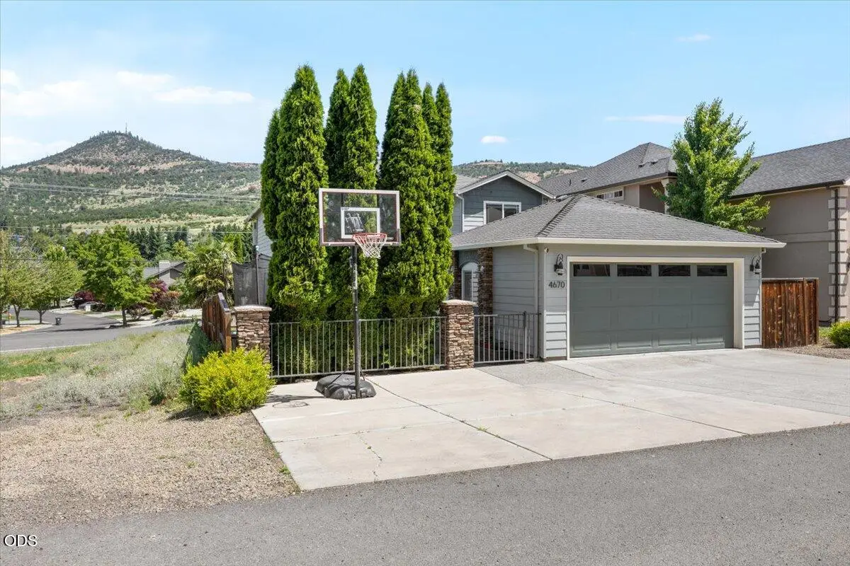4670 Hillcrest Road, Medford, OR 97504 - #1