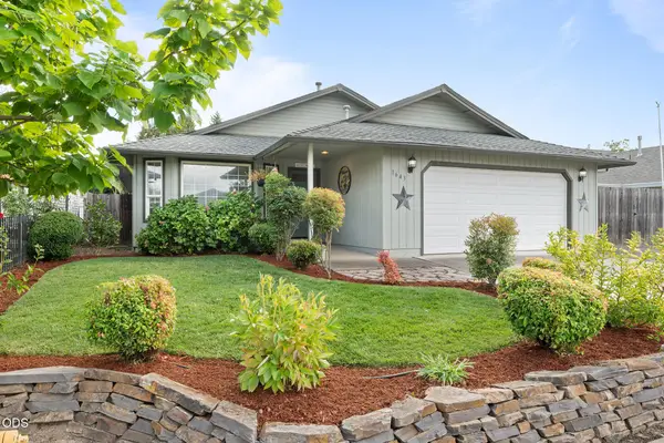 1643 Jessica Circle, Central Point, OR 97502