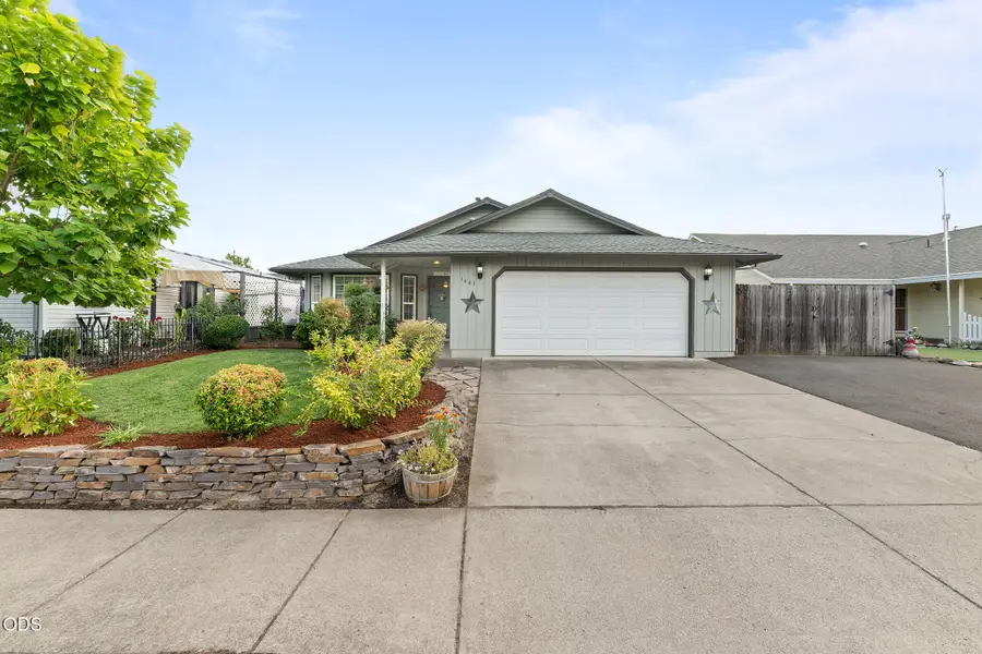 1643 Jessica Circle, Central Point, OR 97502 - #3