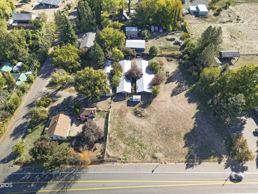 2357 Ross Lane, Medford, OR 97501 - #2