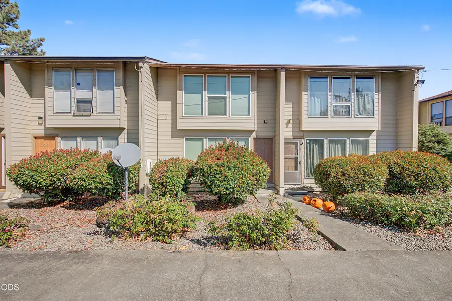 1800 Crater Lake Avenue #29, Medford, OR 97504 - #3