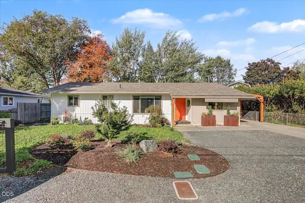 1320 SE Elm Lane, Grants Pass, OR 97526