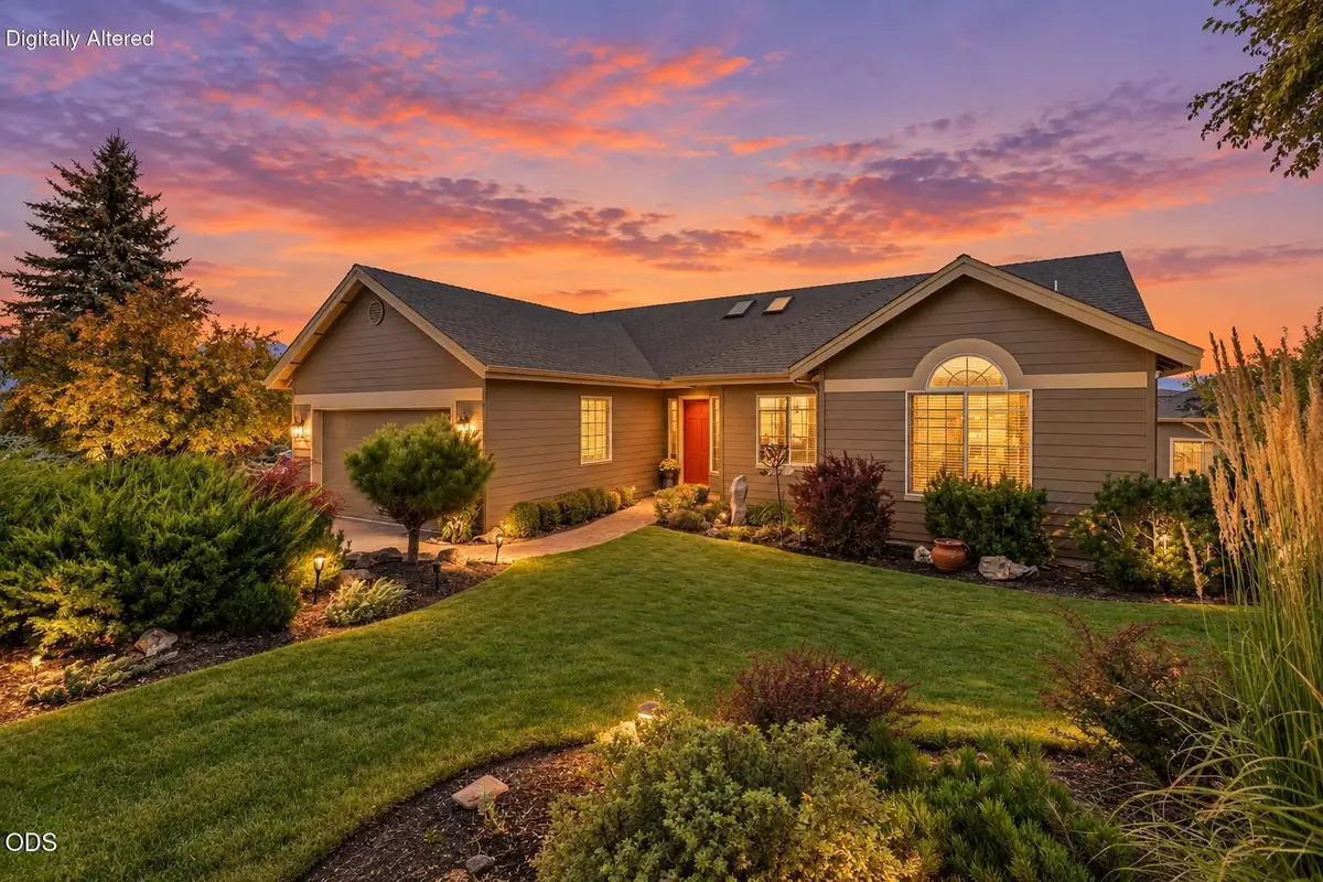 954 Yosemite Falls Drive, Redmond, OR 97756 - #1