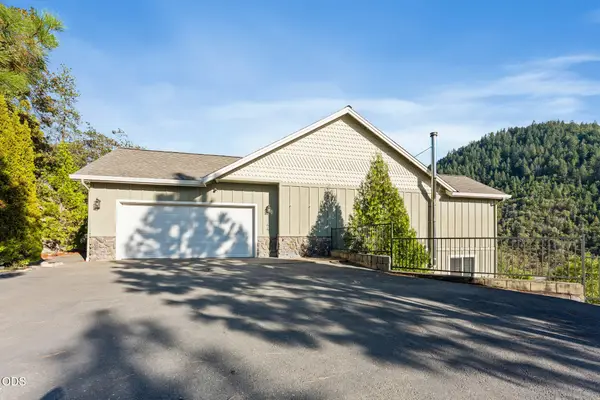 1144 Colonial Drive, Grants Pass, OR 97526