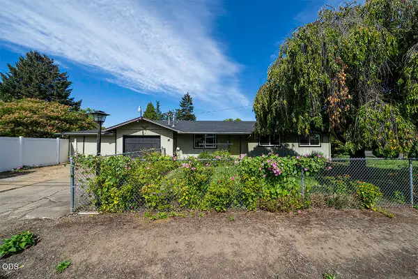 2554 Stearns Way, Medford, OR 97501