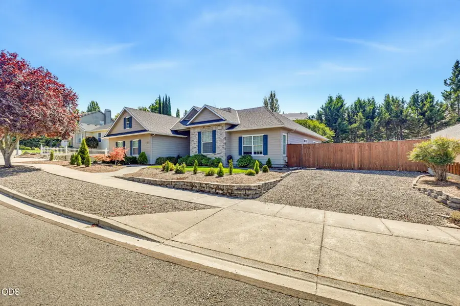 4126 Hemlock Drive, Medford, OR 97504 - #3