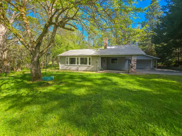 1570 Sleepy Hollow Loop, Grants Pass, OR 97527