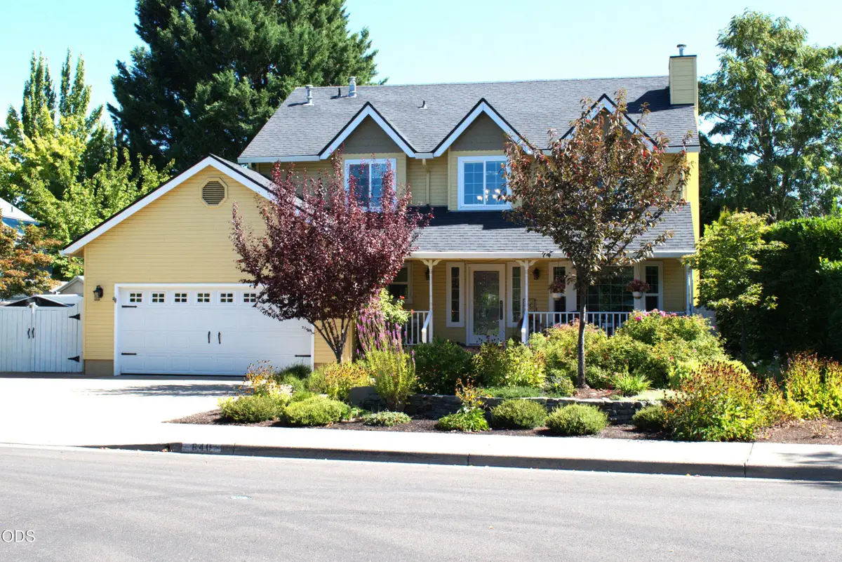 640 Carriage Lane, Jacksonville, OR 97530 - #1