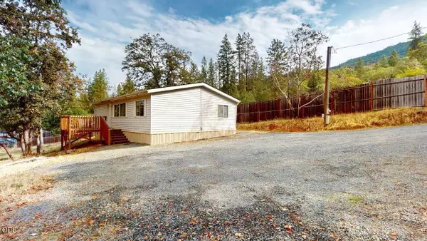 1216 Summit Loop, Grants Pass, OR 97527