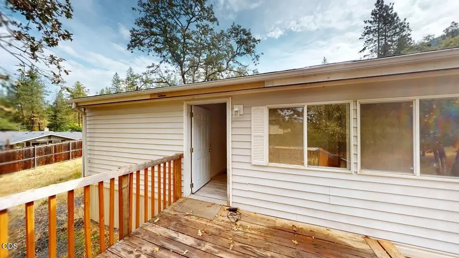 1216 Summit Loop, Grants Pass, OR 97527 - #2