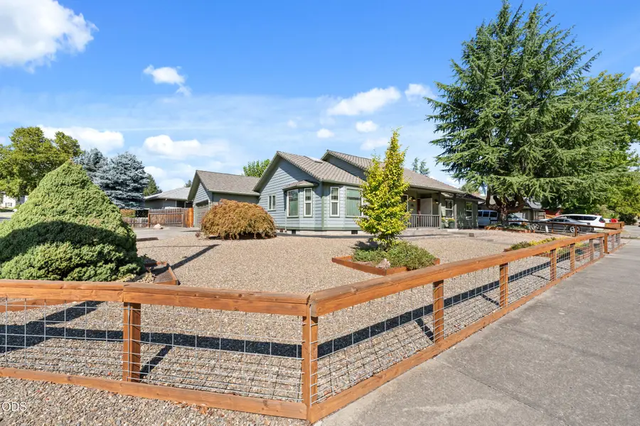 2515 Siskiyou, Medford, OR 97504 - #3