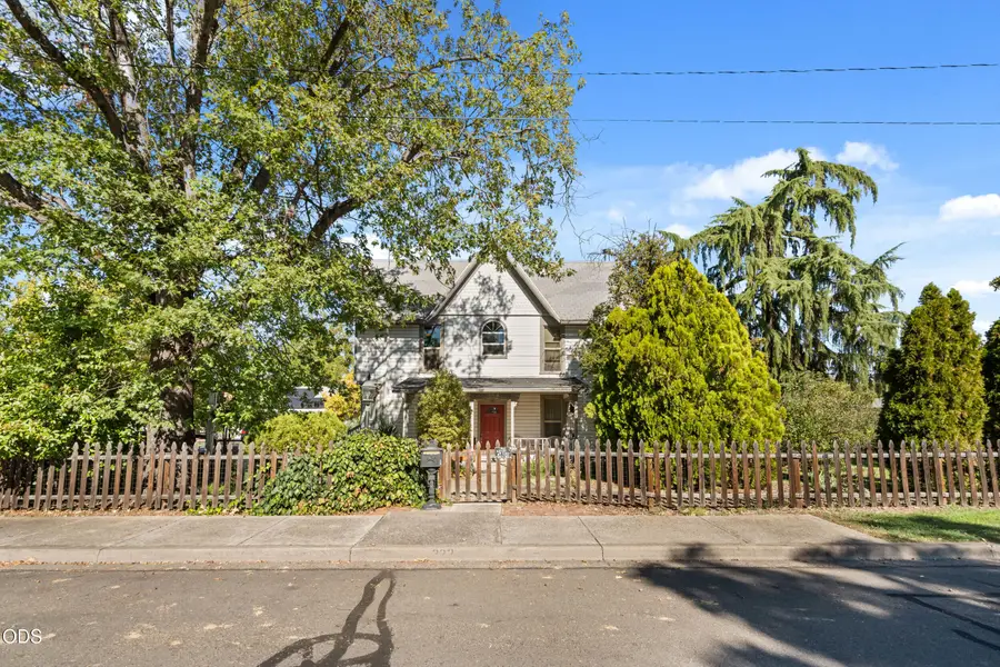 322 N 3rd Street, Central Point, OR 97502 - #2