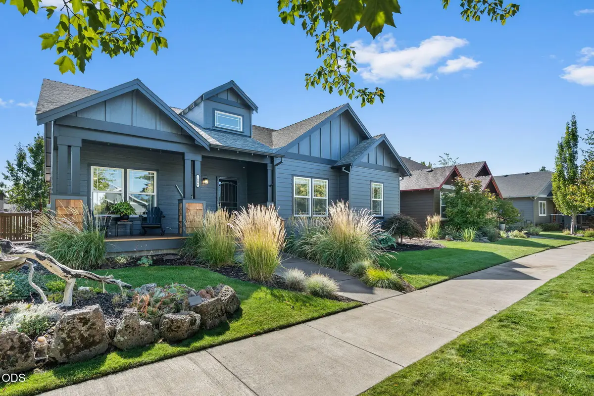 1806 NW Ivy Avenue, Redmond, OR 97756 - #1