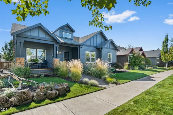 1806 NW Ivy Avenue, Redmond, OR 97756