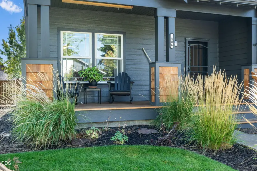 1806 NW Ivy Avenue, Redmond, OR 97756 - #3