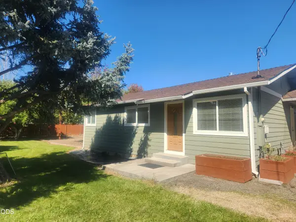 96 W Gregory Road, Central Point, OR 97502