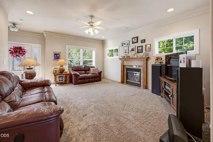 431 Silver Creek Drive, Central Point, OR 97502 - #2