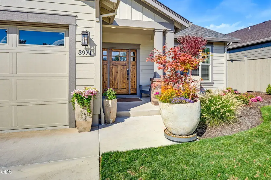 3971 Colorado Drive, Medford, OR 97504 - #2