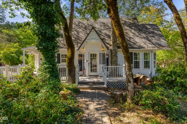 190 Long Acres Road, Grants Pass, OR 97527
