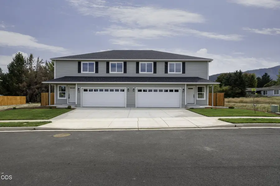 171 SE Champagne Court, Grants Pass, OR 97527 - #2