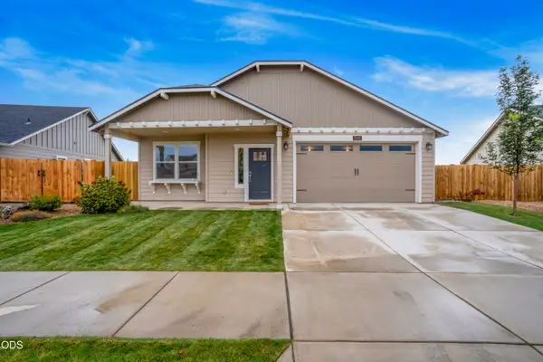2569 NW Upas Way, Redmond, OR 97756