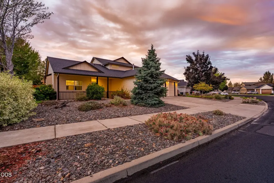 2829 NW 19th Street, Redmond, OR 97756 - #2