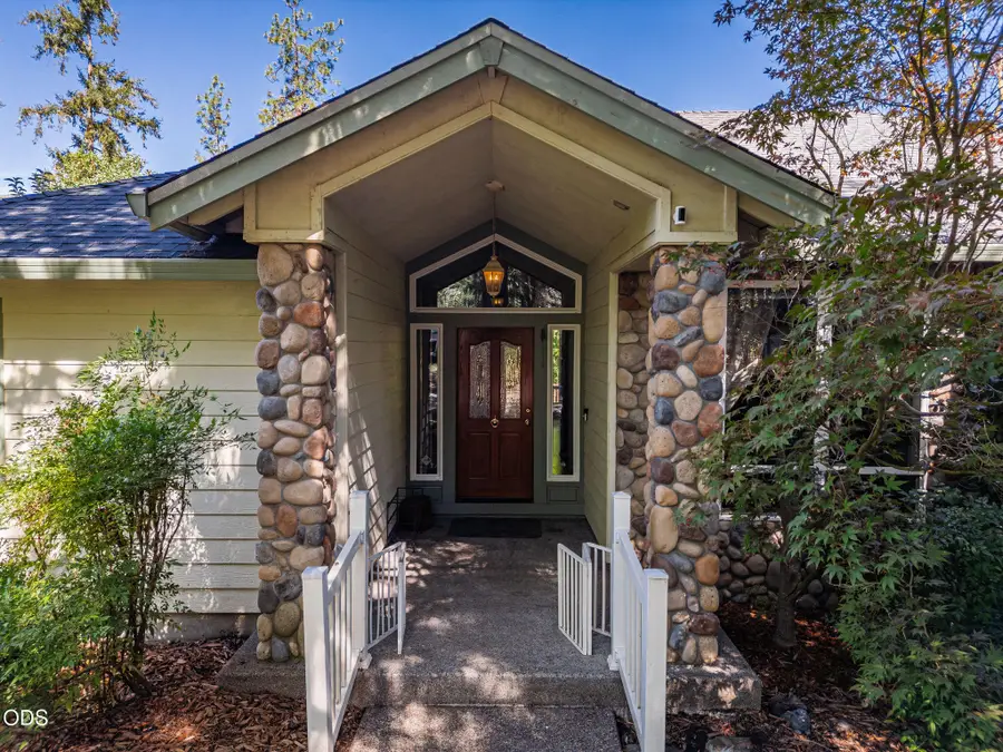 1946 Lampman Road, Gold Hill, OR 97525 - #2