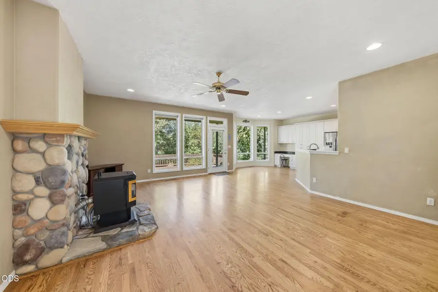 1946 Lampman Road, Gold Hill, OR 97525 - #3