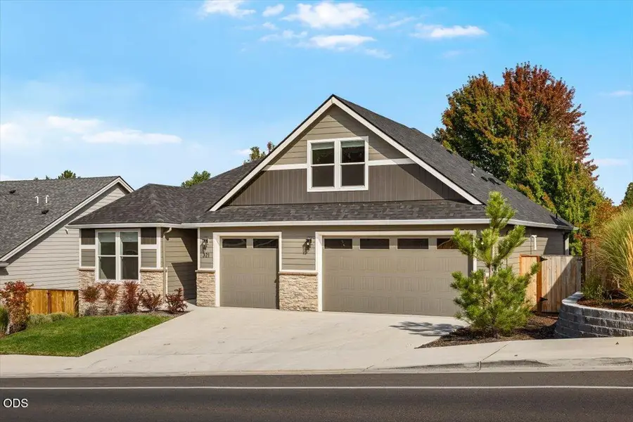 321 Arrowhead Trail, Eagle Point, OR 97524 - #2