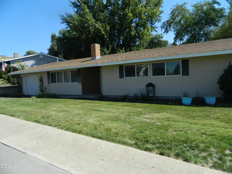 10107 Wright Avenue, Klamath Falls, OR 97603 - #2