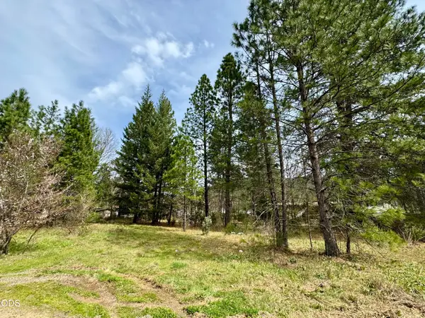 731 N Old Stage Road, Cave Junction, OR 97523