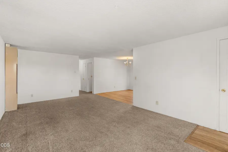 947 Dakota Avenue, Medford, OR 97501 - #3