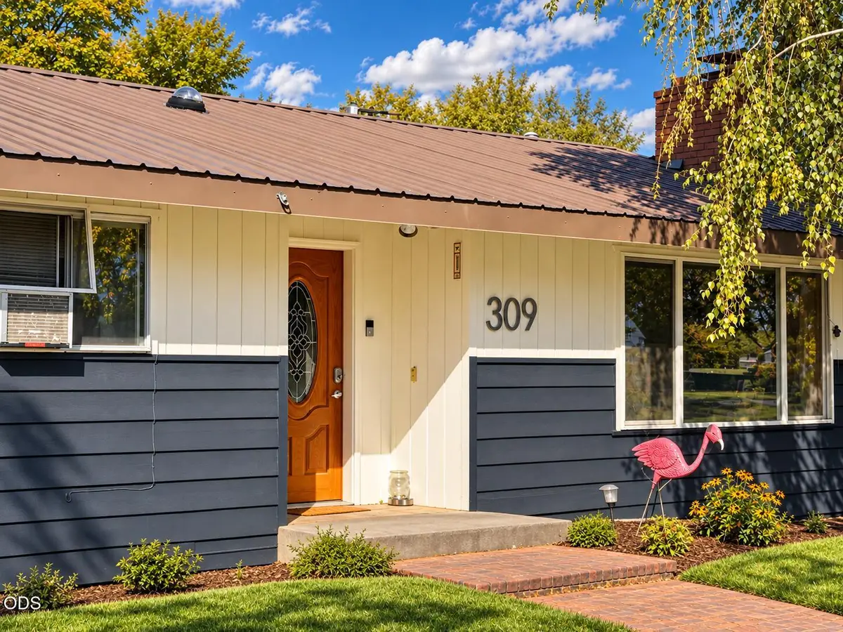 309 NW 9th Street, Redmond, OR 97756 - #1