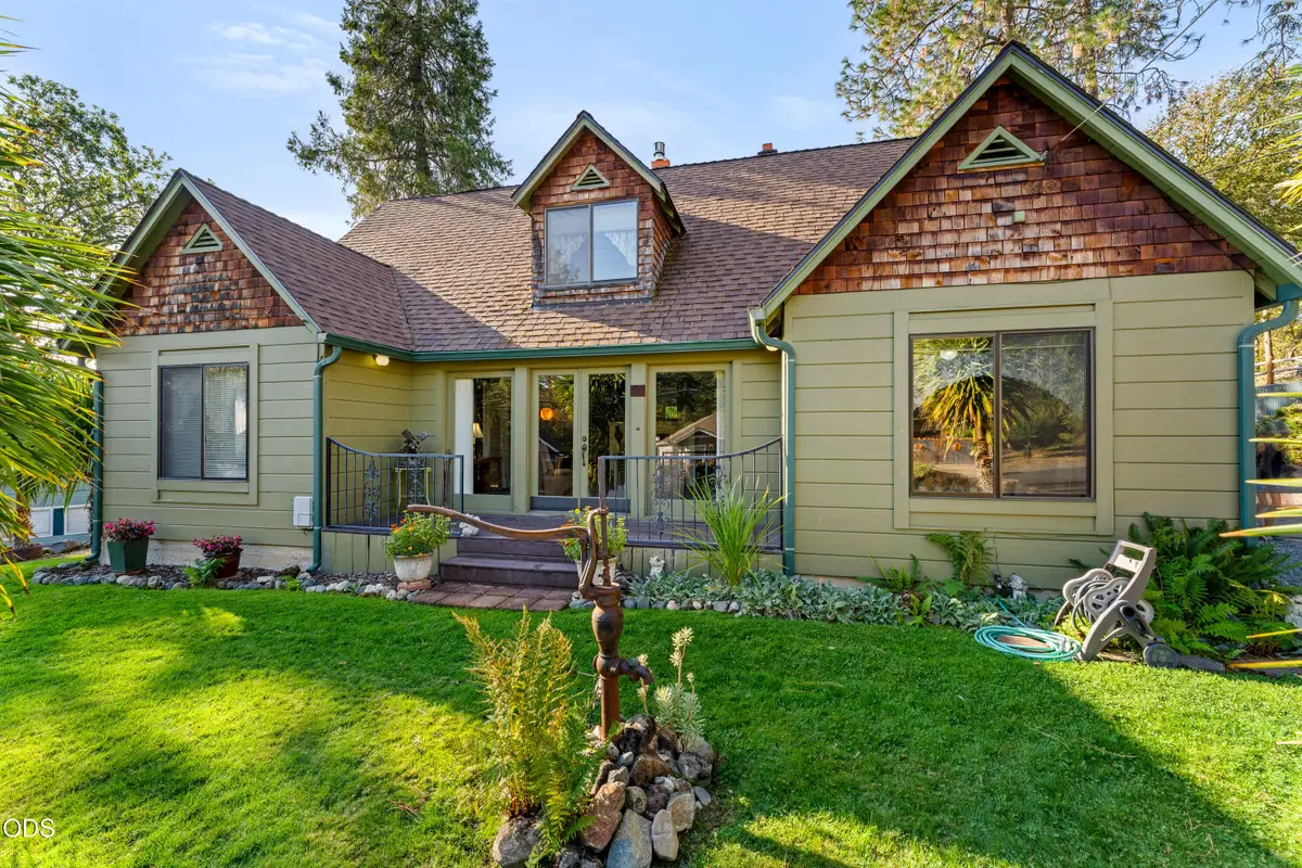1211 NW B Street, Grants Pass, OR 97526 - #1