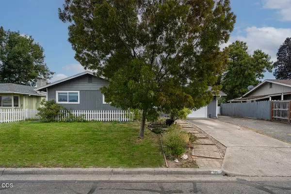 112 Saxbury Drive, Central Point, OR 97502