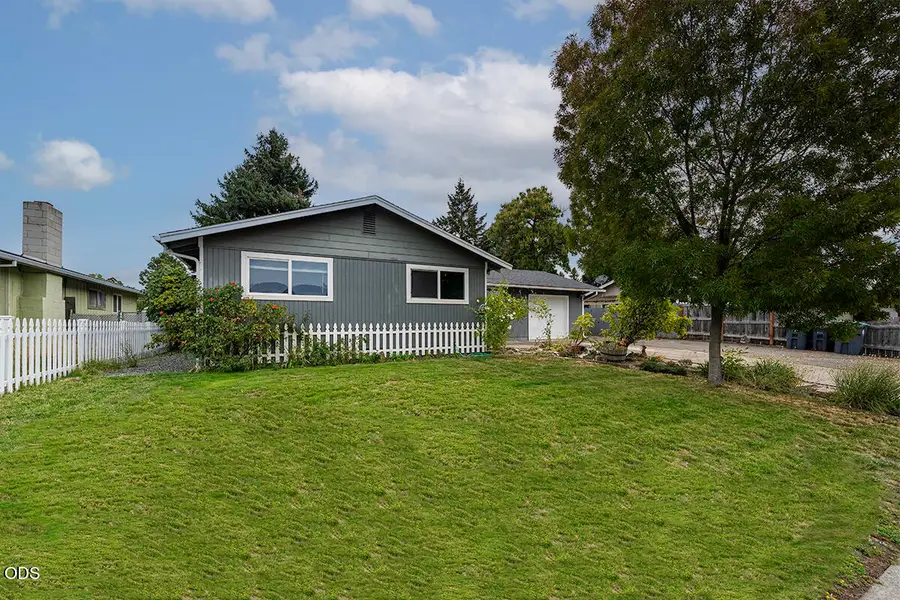 112 Saxbury Drive, Central Point, OR 97502 - #2
