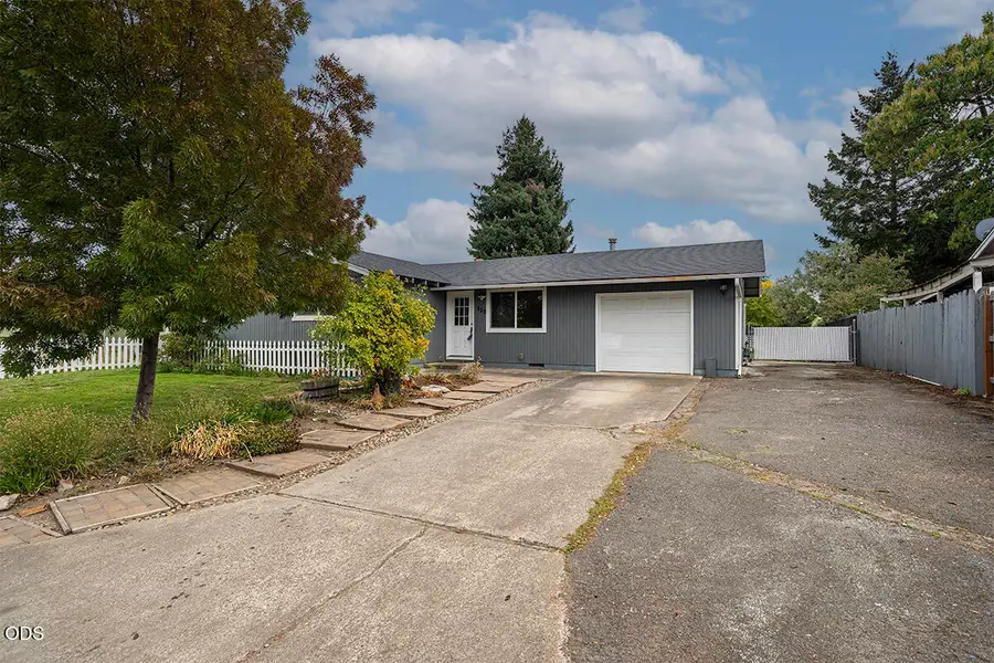 112 Saxbury Drive, Central Point, OR 97502 - #3